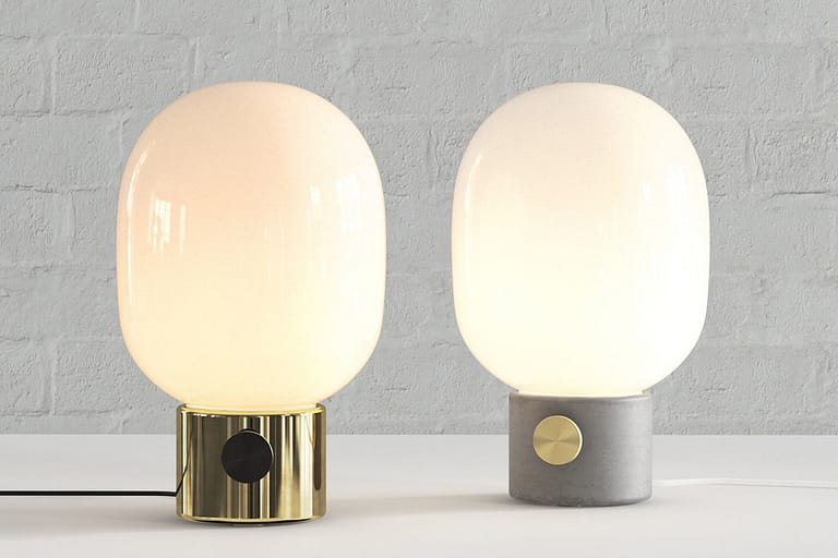 Rendering di prodotto, lampade di design con base in metallo color oro o grigio e vetro opaco di colore bianco per comodini